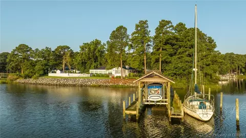 7836 Waters Edge Ln, Gloucester Point, VA 23062 photo 36