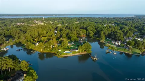 7836 Waters Edge Ln, Gloucester Point, VA 23062