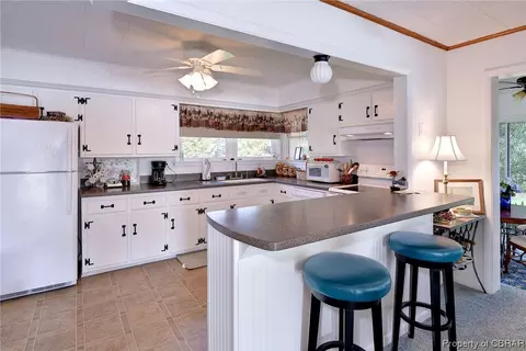 7836 Waters Edge Ln, Gloucester Point, VA 23062 photo 10