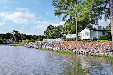 7836 Waters Edge Ln, Gloucester Point, VA 23062 photo 45