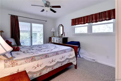 7836 Waters Edge Ln, Gloucester Point, VA 23062 photo 24