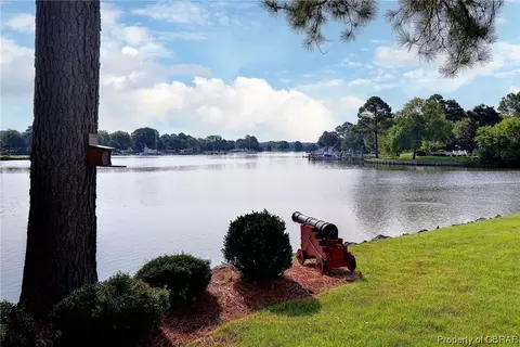 7836 Waters Edge Ln, Gloucester Point, VA 23062 photo 38