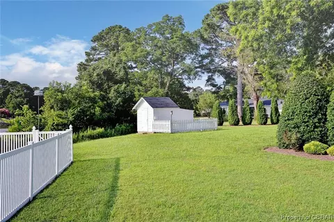 7836 Waters Edge Ln, Gloucester Point, VA 23062 photo 29