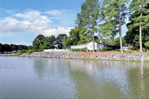 7836 Waters Edge Ln, Gloucester Point, VA 23062 photo 44