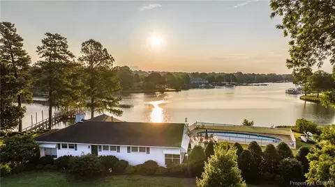 7836 Waters Edge Ln, Gloucester Point, VA 23062 photo 31