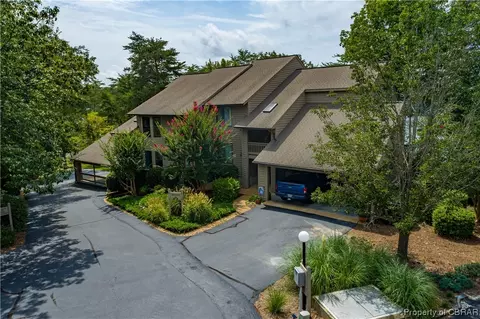 164 Mariners Point Ln #A, Hartfield, VA 23071
