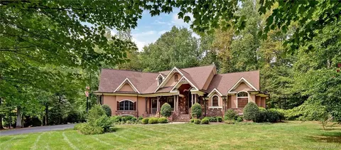 8875 Porto Ct, New Kent, VA 23124
