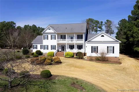 8895 N River Rd, Gloucester, VA 23061