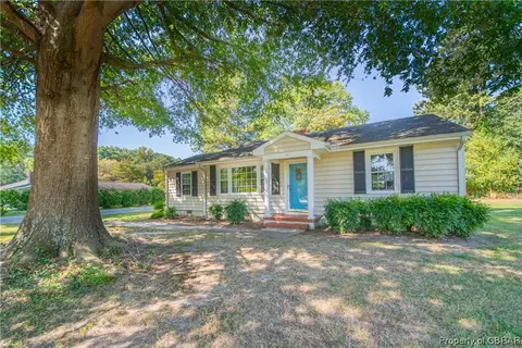 50 Second Ave, Kilmarnock, VA 22482