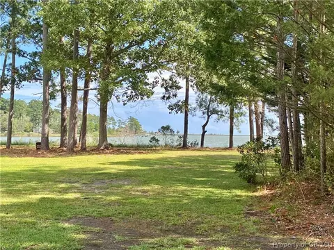 510 Bluebird Pt, Port Haywood, VA 23138