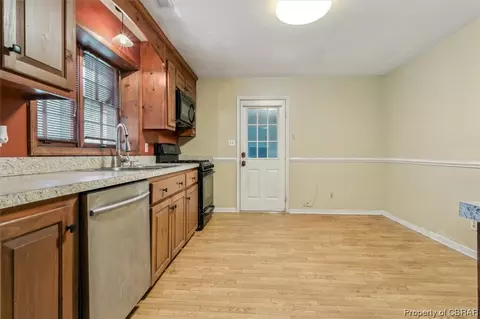 7416 Camp Okee Dr, Gloucester Point, VA 23062 photo 11