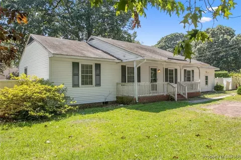 7416 Camp Okee Dr, Gloucester Point, VA 23062 photo 2