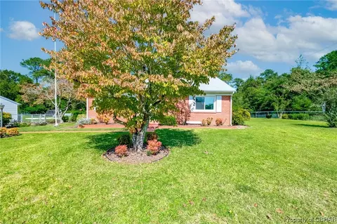 7583 Camp Okee Dr, Gloucester Point, VA 23062 photo 3