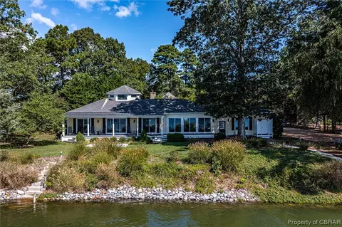 192 Bayberry Point Ln, Kilmarnock, VA 22482