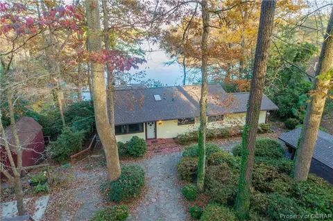 215 Baker Rd, Topping, VA 23169