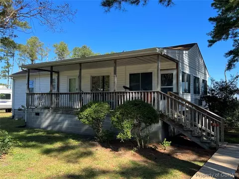71 Fishermans Ln, Port Haywood, VA 23138