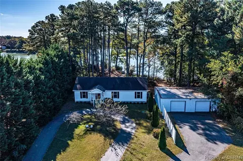 160 Spriggs Ln, Reedville, VA 22539