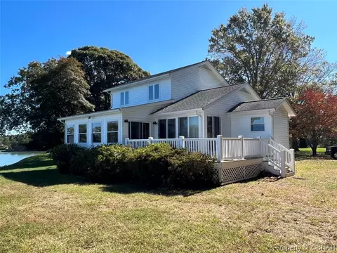 790 Long Point Ln, Topping, VA 23169