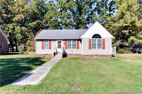 517 18th St, West Point, VA 23181