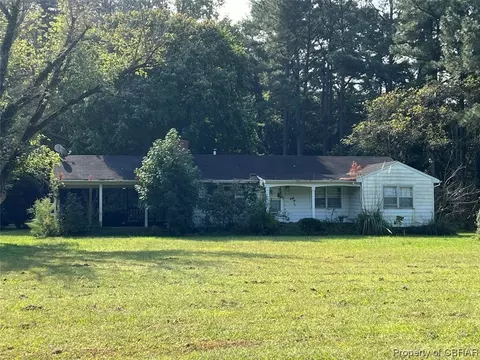 2596 Regent Rd, Topping, VA 23169