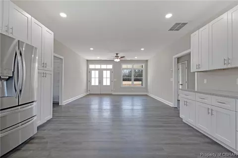 8181 Highview Dr, Gloucester, VA 23061 photo 4