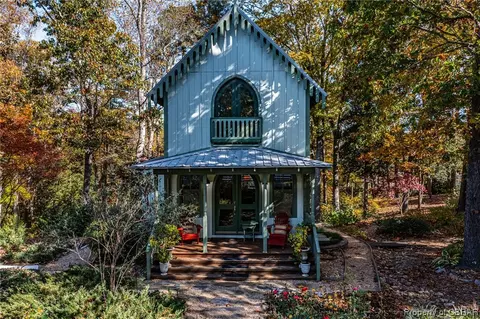 131 Park Pl, Irvington, VA 22480