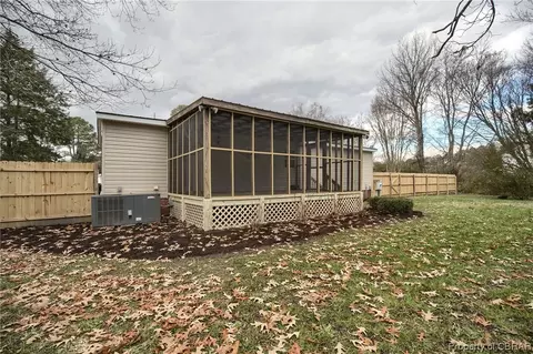 8608 Back Creek Rd, Gloucester, VA 23061 photo 4
