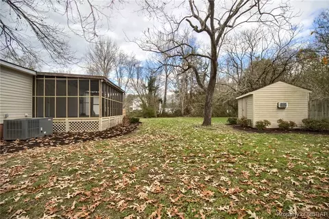 8608 Back Creek Rd, Gloucester, VA 23061 photo 3