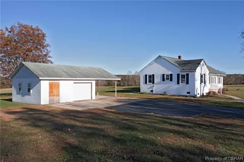 3051 Pierce Rd, Saluda, VA 23149 photo 2