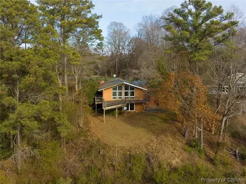 7083 Caffee Creek Ln, Gloucester, VA 23061