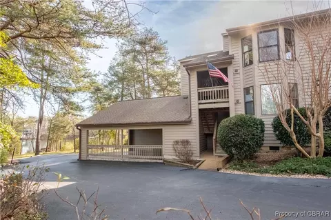 164 Mariners Point Ln #C, Hartfield, VA 23071