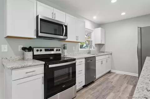 600 York Warwick Dr, Yorktown, VA 23692