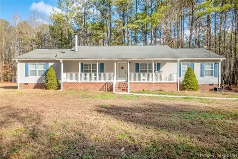 2587 Pine Top Ln, Gloucester, VA 23061 photo 3