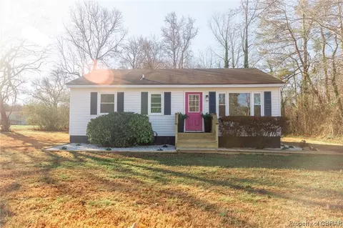 3878 General Puller Hwy, Saluda, VA 23149