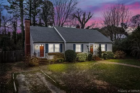 24 Dogwood Ln, Kilmarnock, VA 22482
