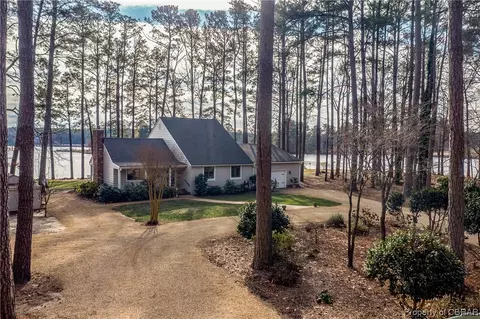 511 Skipjack Ln, Cobbs Creek, VA 23035