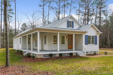 1797 Mouring Ln, Hayes, VA 23072