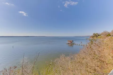 1636 York River Dr, Gloucester Point, VA 23062 photo 7