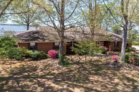 1636 York River Dr, Gloucester Point, VA 23062