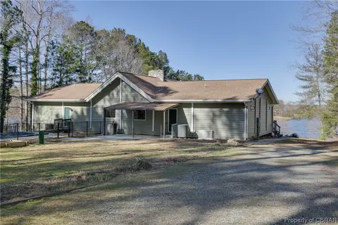 11758 11790 River Crest Dr, Gloucester, VA 23061 photo 2