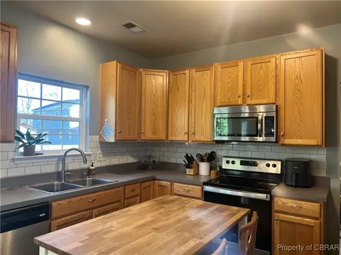 3675 Mariners Dr, Hayes, VA 23072 photo 9