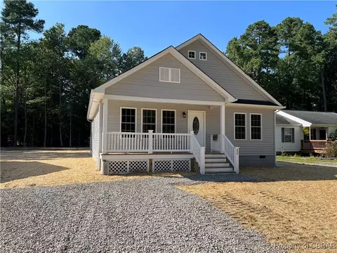 768 Coach Point Rd, Hartfield, VA 23071
