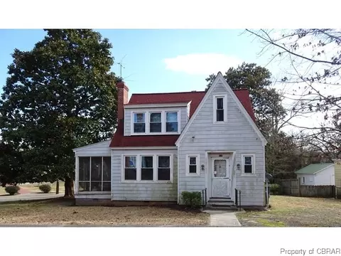 105 Wilson Ave, Wakefield, VA 23888