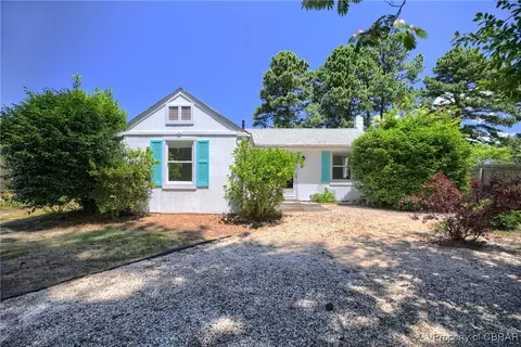 103 Robins Point Ave, Deltaville, VA 23043