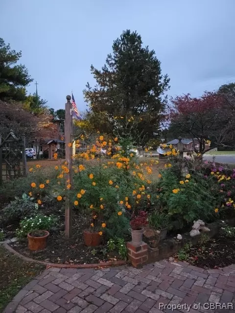 290 Cross St, Urbanna, VA 23175