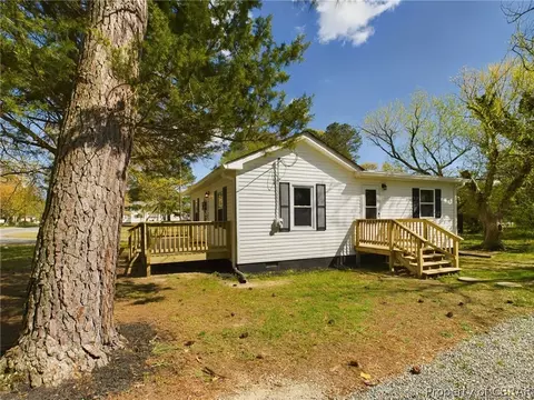 6864 Fields Landing Rd, Hayes, VA 23072 photo 3