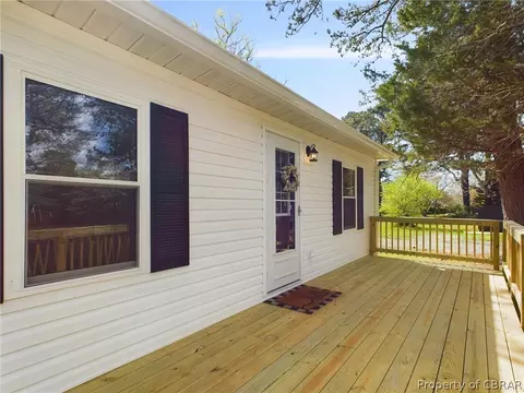6864 Fields Landing Rd, Hayes, VA 23072 photo 9