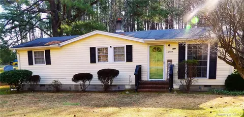 2929 Regina Rd, Lancaster, VA 22503