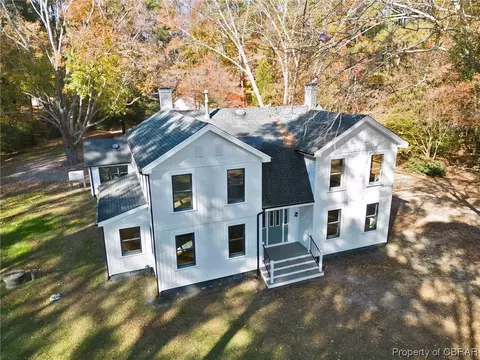 290 Gayle Ln, Mathews, VA 23109