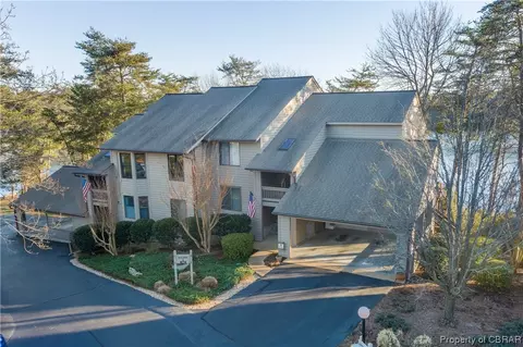164 B Mariners Point Ln, Hartfield, VA 23071